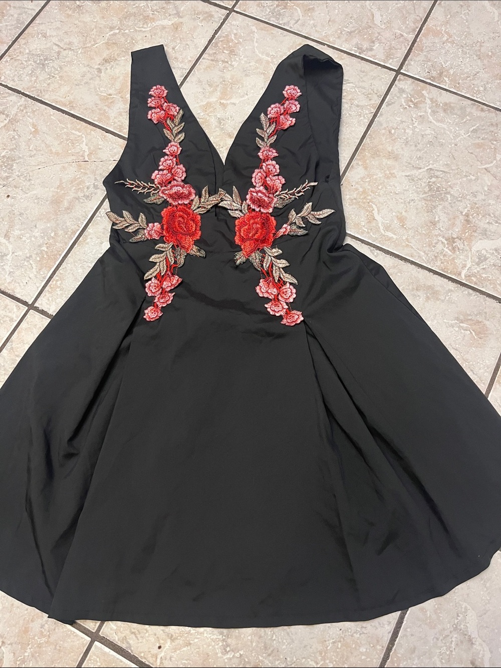 Lulu’s Black Dress with Pink/red Floral Embroidery XS